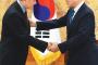【韓国】ムン大統領「韓半島平和の重大な岐路…中国が支援を」中国の王外相と会談