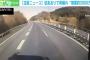 【動画】煽り運転したガイジ、トラックの積荷を破壊して損害額3000万円ｗｗｗｗｗｗ