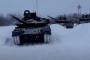 ロシア軍が北方領土に主力戦車T-80BVを配備…寒冷地に対応！