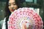 中国、あまりにも人民元札が汚すぎて銀行員が性病にかかるｗｗｗｗｗｗｗ