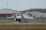 米空のF-15戦闘機がアレスティングワイヤーを利用し緊急着陸…嘉手納基地所！