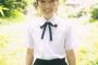 乃木坂46小川彩、“夏”の儚さ＆透明感強調 制服姿で青春グラビア