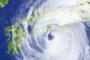 大型で強い台風11号、高知県室戸市付近に上陸。ゆっくり北上、四国ほぼ全域が暴風域に … 中心の気圧は965hp、西日本では土砂災害や川の氾濫や浸水、暴風や高波に厳重な警戒を