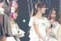 陽気な妹（島崎遥香）の面倒を見る大人な姉 （小嶋陽菜）