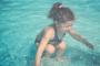 【馬鹿釣り】不思議な写真にネット上は騒然 ww 女の子は「飛び込んだ」のか、「水中にいる」のか…