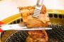 韓国｢焼肉は韓国料理｣日本｢焼いただけで料理とかw｣、日本｢世界中から愛される日本の料理、SUSI！｣  韓国｢刺身は魚切っただけ。スシは刺身をコメの上に乗せただけだろ｣ →結果…