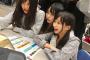 握手会の裏でSKE48 7期がわちゃわちゃしている一コマ。