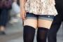 女子高生「あっ、黒ニーソ下がっちゃった、上げなきゃ（ｸｲｯ…パチン！音）←エッッッッッ」 	