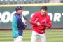 【悲報】イチローさん、挨拶に行った大谷からダッシュで逃げる 	