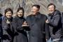 金正恩委員長が満面の笑顔で「ハートマーク」を作る…白頭山で韓国閣僚と記念撮影！