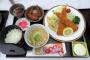 【悲報】藤井聡太七段、１０００円のラインを超え１５００円のエビフライ定食を注文 	