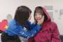 SKE48小畑優奈、先輩の顔を撫で回す！