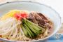 【画像】もやし「ラーメンに嫌われ始めた…蕎麦にもうどんにも嫌われてる…せや！！」 	