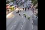 香港交通警察のバイクがデモ隊に突っ込み若者を殺そうとする(動画あり)！