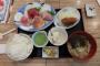 磯丸水産の満腹定食（1089円）が美味しいと話題