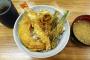 【画像】天丼にはひとつだけ「戦力外な天麩羅」が我が物顔で乗っている…。これを見ればわかる…