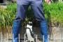 【画像】飼育員にベッタリのペンギンいたｗｗ