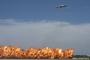 米空軍の対地攻撃機「A-10サンダーボルトII」デモチームがエアショーで爆撃！