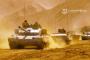 ゴビ砂漠で作戦基地へ前進する中国軍装甲旅団所属の装甲車両！