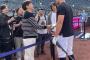 【悲報】MLB記者さん、メジャーリーガー達が謎の日本人に握手を求めていき困惑してしまう