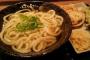 うどんチェーン店の「丸亀製麺」勢いに陰り … 年間100店舗を超える出店攻勢がアダとなりチェーン店同士で客を共食い、「はなまるうどん」が猛追