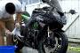 バイクを洗車したいんだが、水ぶっかけても大丈夫なの？