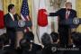 【韓国の反応】「ホワイトハウスへようこそ」安倍首相とトランプ大統領が首脳会談、強い同盟を確認してゴルフへ