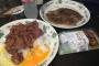 【画像】（ゝ´ん`）「ロースビーフにステーキにデザート。豪勢な夕飯を頂いた」