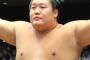 「日馬富士がﾏｲｸ・ﾃﾞﾝﾓｸ・灰皿・ｱｲｽﾋﾟｯｸを振りかざした」→横尾ﾘﾎﾟｰﾀｰ「貴ノ岩がｱｲｽﾋﾟｯｸ持ち『あなたたちの時代は終わった』と言ったとの噂も」