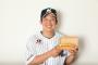 画像　ロッテ菅野選手のミスターダブルホットドッグを販売！