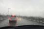 【悲報】冠水した道路に自ら突っ込んで水没するアホ過ぎる車がTVの中継に映り込むｗ【岡山】