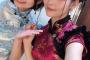 【画像】声優の上坂すみれさん、謎の声優と乳バトル勃発　　　