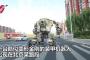 【中国】巨大手製ロボットに乗った男性が北京の街路に出現【動画】