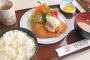 【画像】このめっちゃうまいフライ定食いくらだと思う？？？