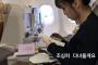 【朗報】TWICEの人気メンバーのモモちゃん、飛行機でファンから貰ったお手紙を読んでる所を激写される