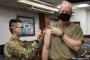 米空軍嘉手納基地の第18航空団が新型コロナワクチン接種の様子を公開…1日約400人が接種！