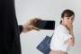 【体験談】ワイ、女子中学生のスカート内を盗撮 → バレて警察に連行された結果・・・・・