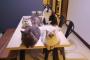 【ねこ画像】テーブルの上に集合！、蝶ネクタイロシアン、ミケこねこ、チャトラとクロにゃんがぎゅっ ほか