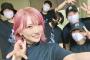 AKB岡田奈々が彼氏をコンサートに招待してイケメン達とピースしてる写真が流出wwww