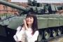 【声優】上坂すみれさん、ロシアを満喫　戦車とのツーショットで至福の表情