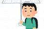 飲み会の帰り、雨に降られた。ビニールバッグを頭に乗せて歩いていると、若い兄ちゃんが傘を差し出してきて「これ、使ってください」