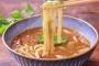 カレー（攻撃力1000）「いくぞっ！」うどん（攻撃力1000）「おう！」