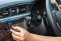 車の中でラジオを流す派と音楽流す派に分かれるけど