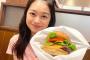 【画像】ひたすらデカい物を食い散らかす女子が撮られるｗｗｗｗｗｗｗｗｗｗｗｗ