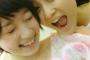 和田あやちょの膝の上に乗る宮本かりんちゃん！こういう素敵な幸せなかわいいのが見たかったんだよ！
