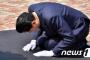 【画像】鳩山由紀夫元首相、韓国に土下座謝罪し2ch激怒！西大門刑務所歴史館でぬかずき「日本の植民地支配申し訳ない」！2ちゃん「国賊」「お前の資産で賠償しろ」「馬鹿、病気」