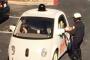 グーグルの自動運転車、速度が遅すぎて白バイに止められる