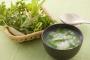 七草は1月7日の朝に7種の野菜が入った粥を食べる風習