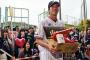 【朗報】ヤクルト山田、チョコを333個貰う
