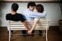 嫁「秘密にしてたことがあるの」俺「え？なに？」嫁「実は…あなたのお父さんと二ヶ月ぐらい不倫してました」俺「え、ドッキリだよな…？」
